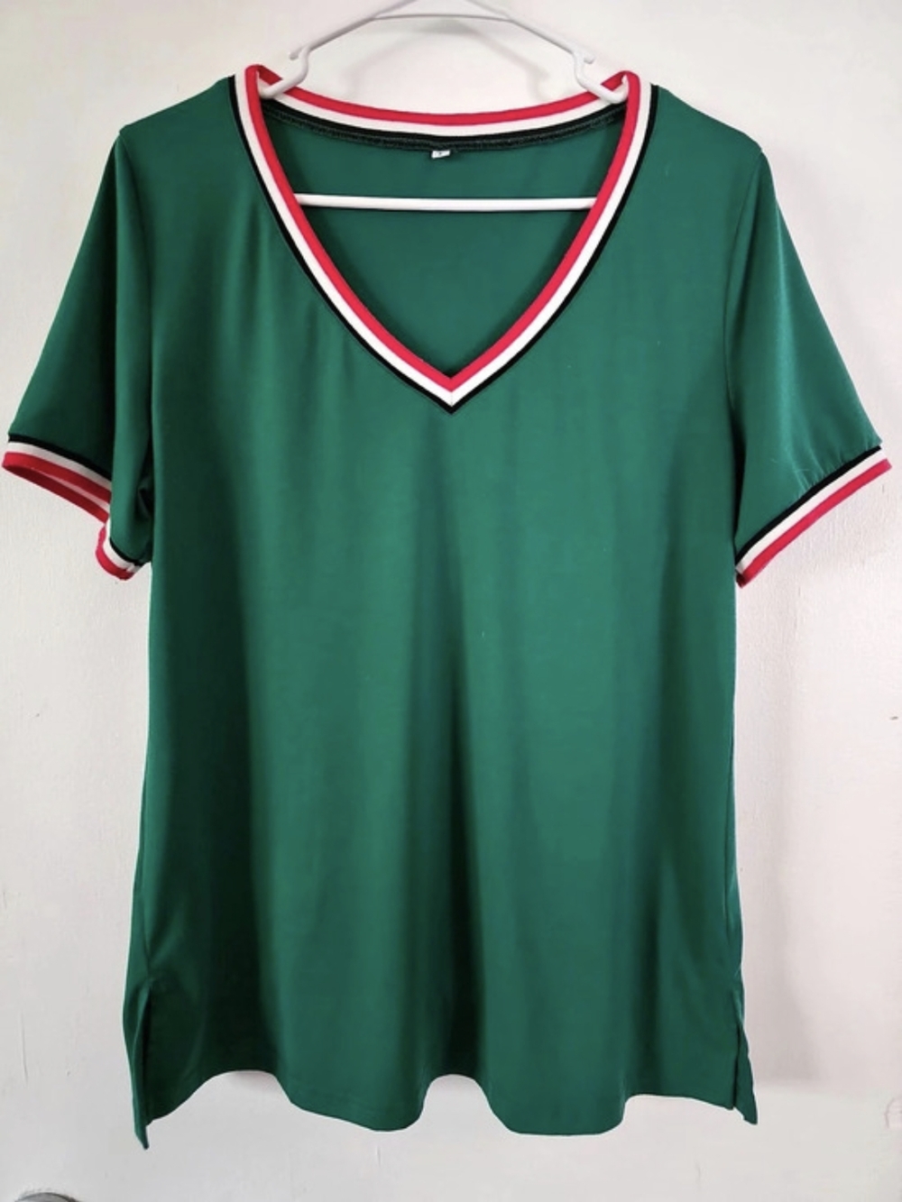 Color Block V-Neck Jersey in Green & Red Size Large